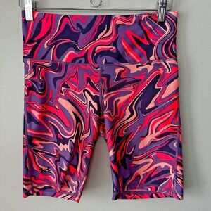 Under Armour  Bike Shorts Womens Medium Hot Pink Swirl 8 in Inseam